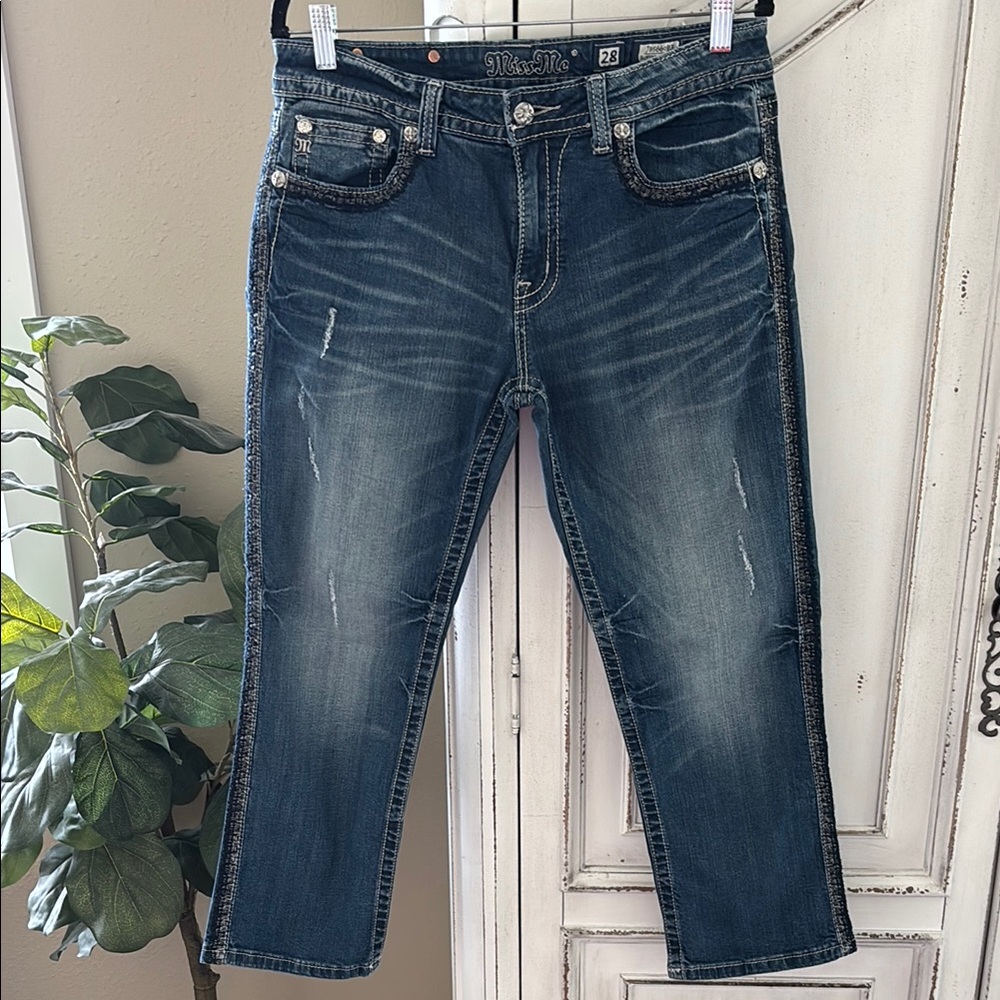 Miss Me Women's JB5660P3 Boyfriend Capri Distressed Jeans - Size 28x24.5